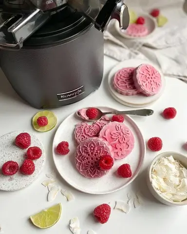 Frambuazlı Hindistan Cevizli Dondurma Tatlı ve Sağlıklı Bir Lezzet