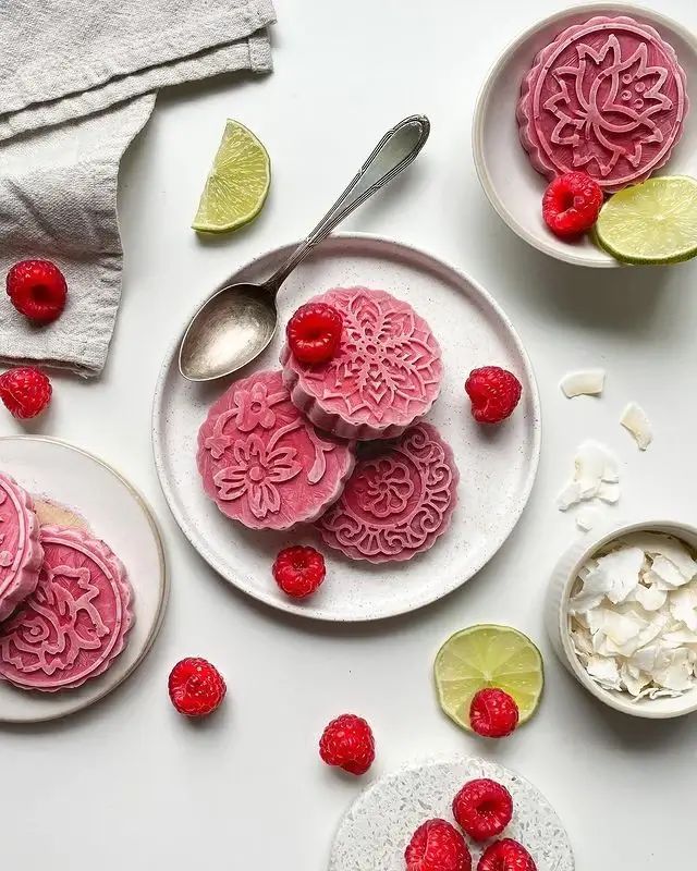 Frambuazlı Hindistan Cevizli Dondurma Tatlı ve Sağlıklı Bir Lezzet