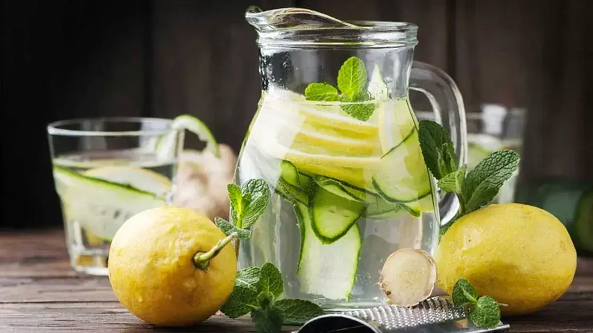 Salatalık ve Limonlu Detoks Suyu