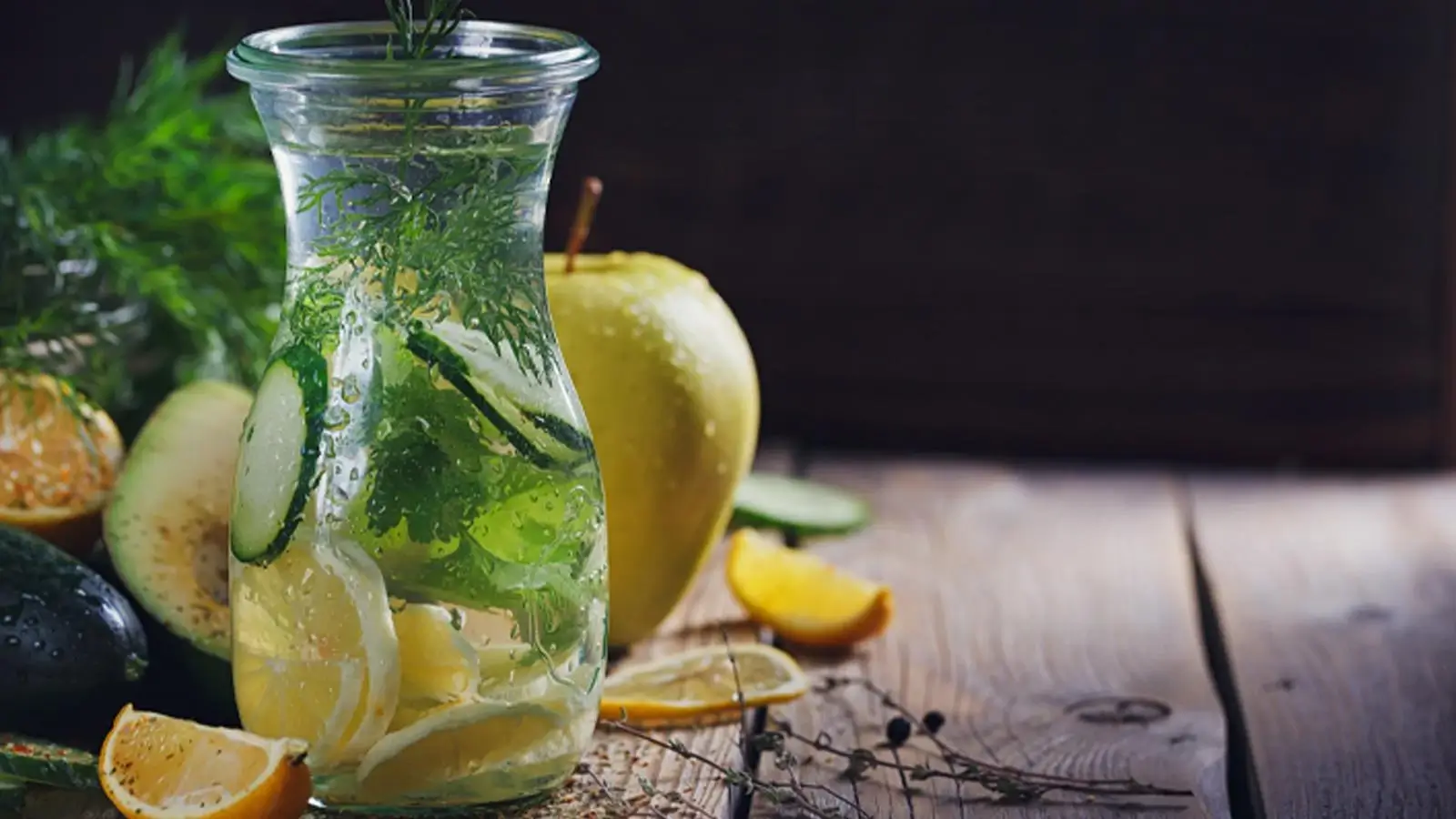 Salatalık ve Limonlu Detoks Suyu